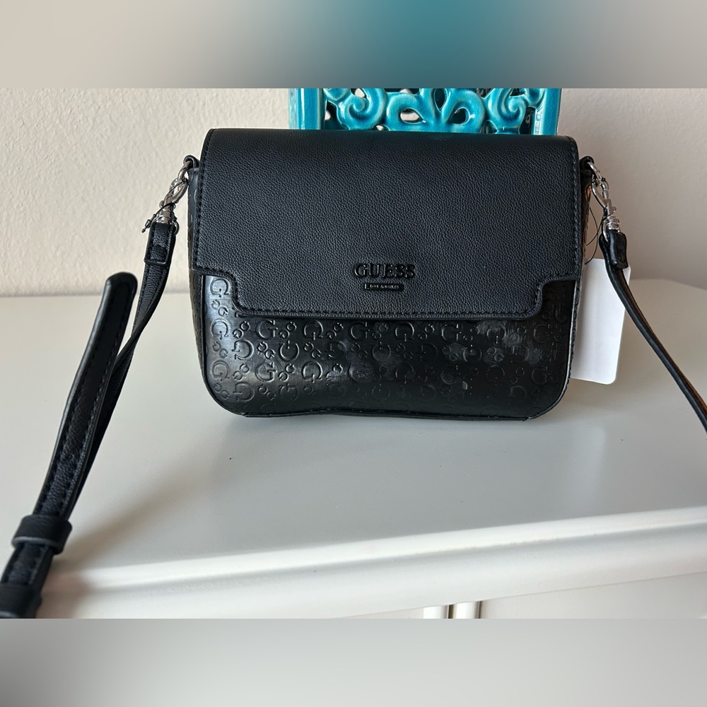 Guess women’s crossbody bag or belted bag on the waist two way for wearing